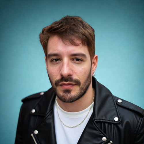 Retrato de Danilo Espeleta, especialista em CRM e Lifecycle Marketing